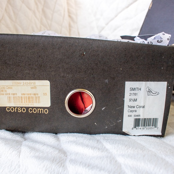 Corso Como 'Smith' Peep Toe Wedge Heel - Picture 5 of 5